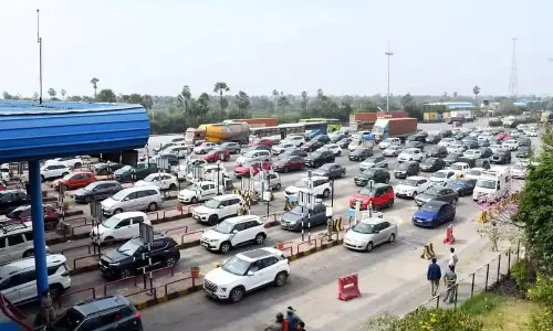 హైదరాబాద్ టు ఏపీ.. హైవేపై ప్రవాహంలా ఎన్ని వాహనాలో తెలుసా..!