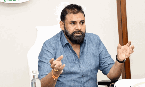 కమలానికి పవన్ కి మధ్య అసలు ఏమి జరుగుతోంది. ?