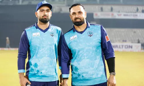 తండ్రీ కొడుకుల ఆట.. ఒకే టీంలో.. క్రికెట్ చరిత్రలో ఓ అద్భుతమిదీ..