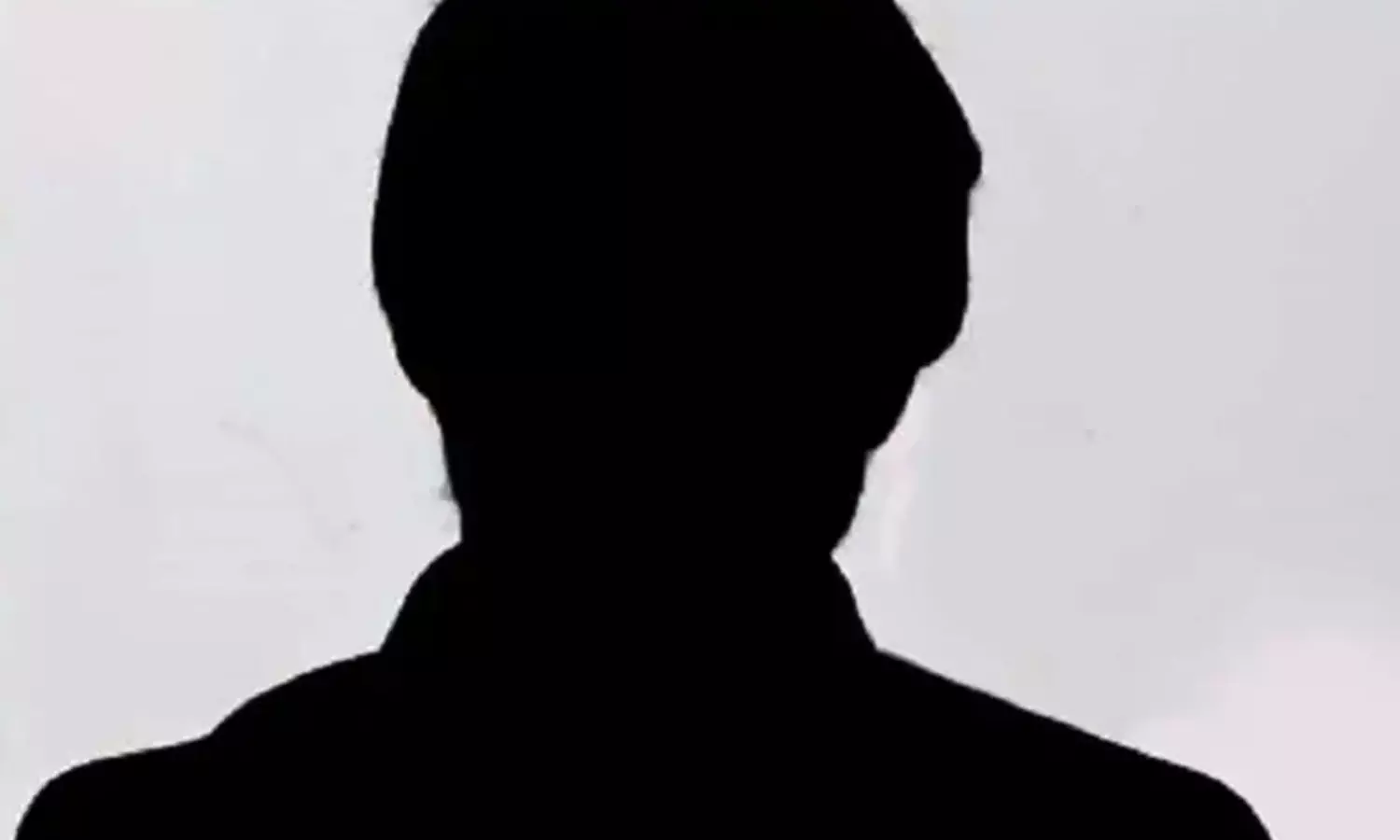 స్టార్ హీరో సినిమా ఆపాలంటూ లేడీ గ్యాంగ్‌స్ట‌ర్ నోటీస్