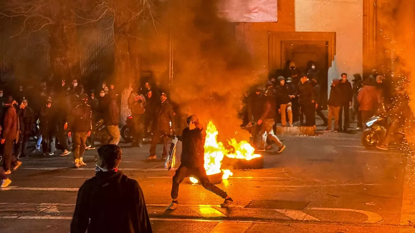 ఇరాన్ లో 2,000 మంది మృతి... రివర్స్ గేమ్ మొదలుపెట్టిన ప్రభుత్వం!