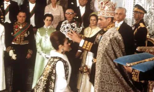 ముస్లిం ప్రపంచంలో పట్టాభిషేకం చేసిన మొదటి మహిళ.. వజ్రాల కిరీటం ప్రత్యేకత ఇదే!