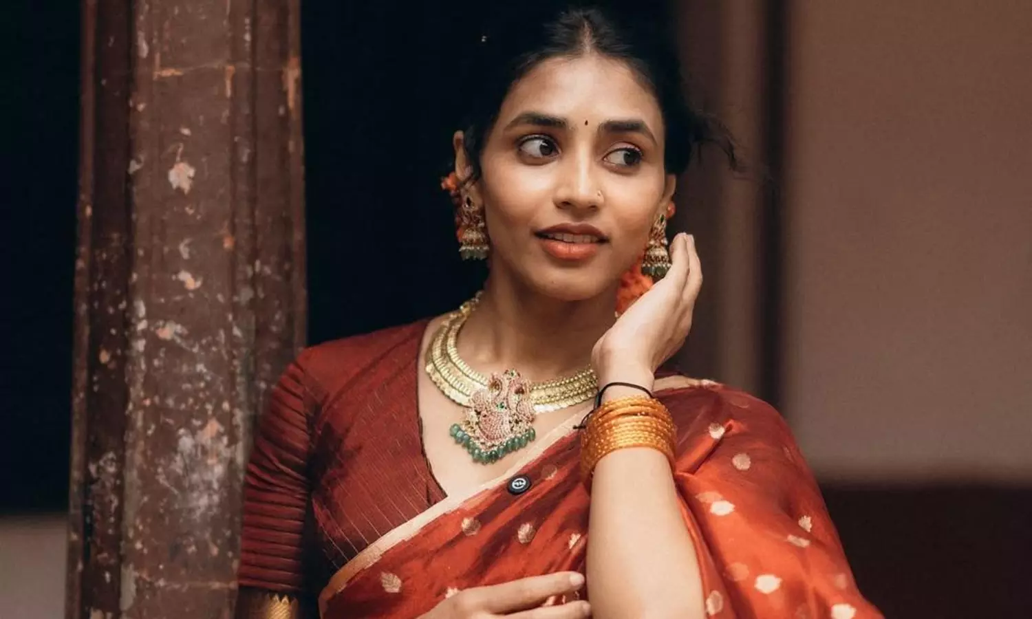 పండుగ వేళ మరింత సాంప్రదాయంగా ఆకట్టుకుంటున్న సప్తమి గౌడ! పండుగ వేళ మరింత సాంప్రదాయంగా ఆకట్టుకుంటున్న సప్తమి గౌడ!