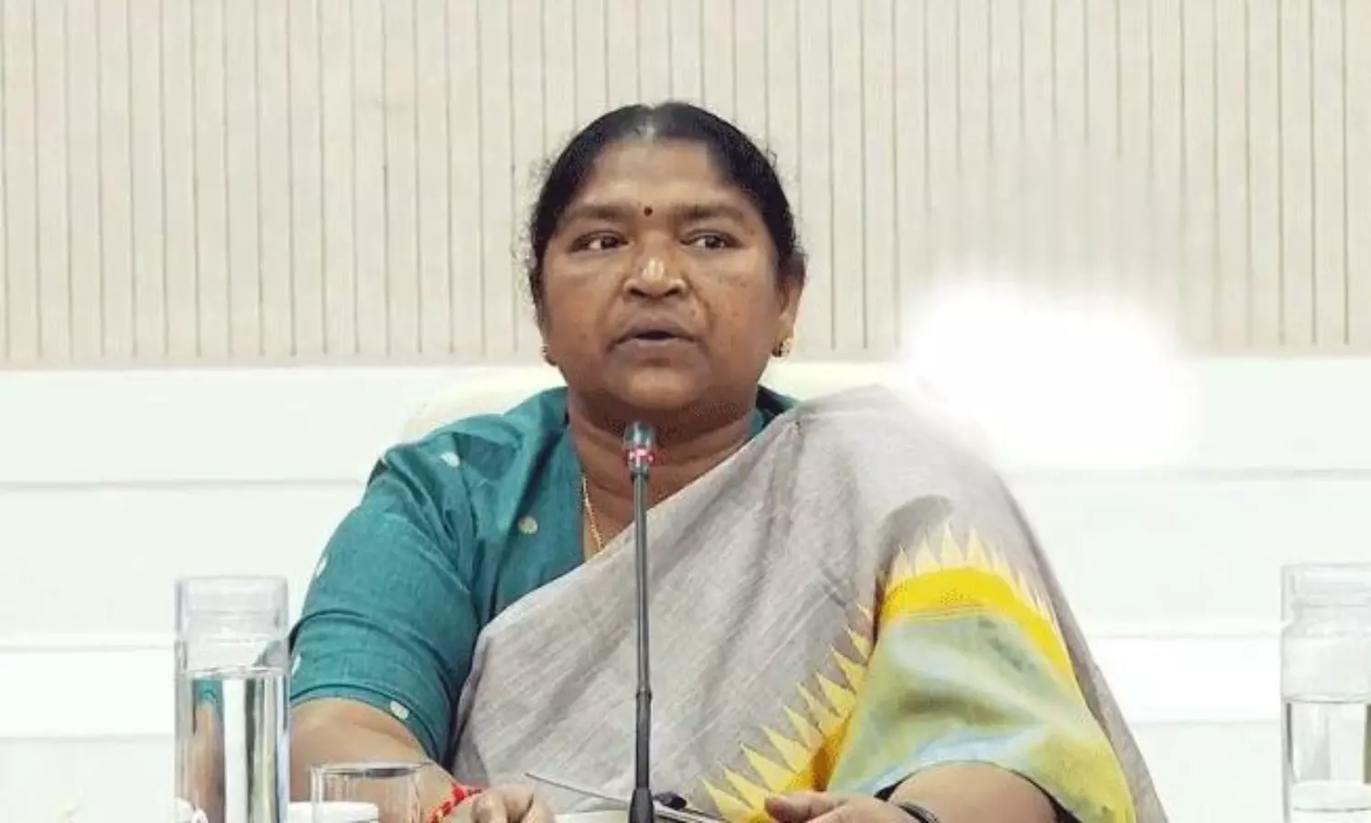 ములుగు జిల్లాకు ఏమైంది..? మంత్రి సీత‌క్క ఎందుకు ఆగ్ర‌హించారు?