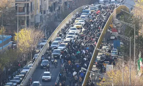 ఏది దొరికితే దాంట్లో వెళ్లిపోండి..ఇరాన్ లోని భార‌తీయులకు హెచ్చ‌రిక‌