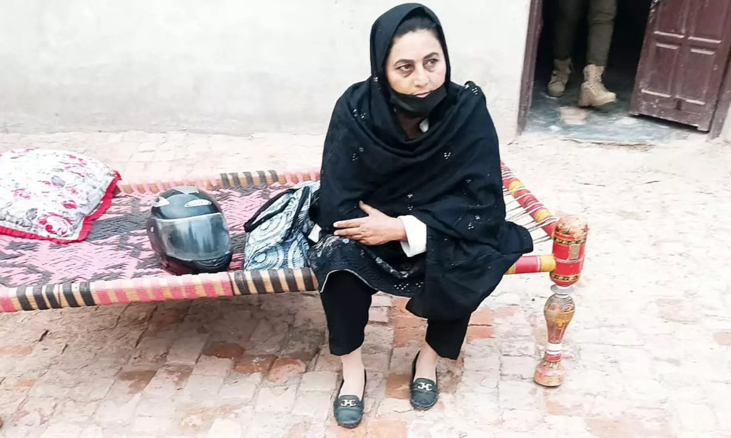 పాక్ నుంచి వెళ్లిపో భారత్ మహిళ... నేను వెళ్లను, ఇక్కడే ఉంటాను!