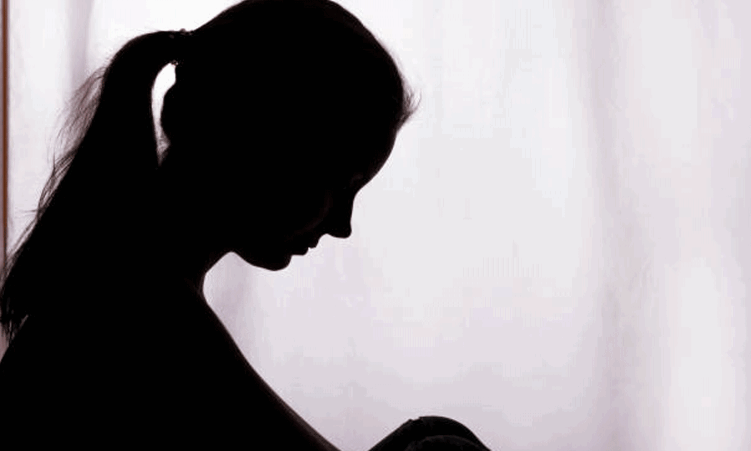 భార్యతో వలపుల వల.. కట్ చేస్తే బెదిరింపులు.. ఘరానా దంపతులు..