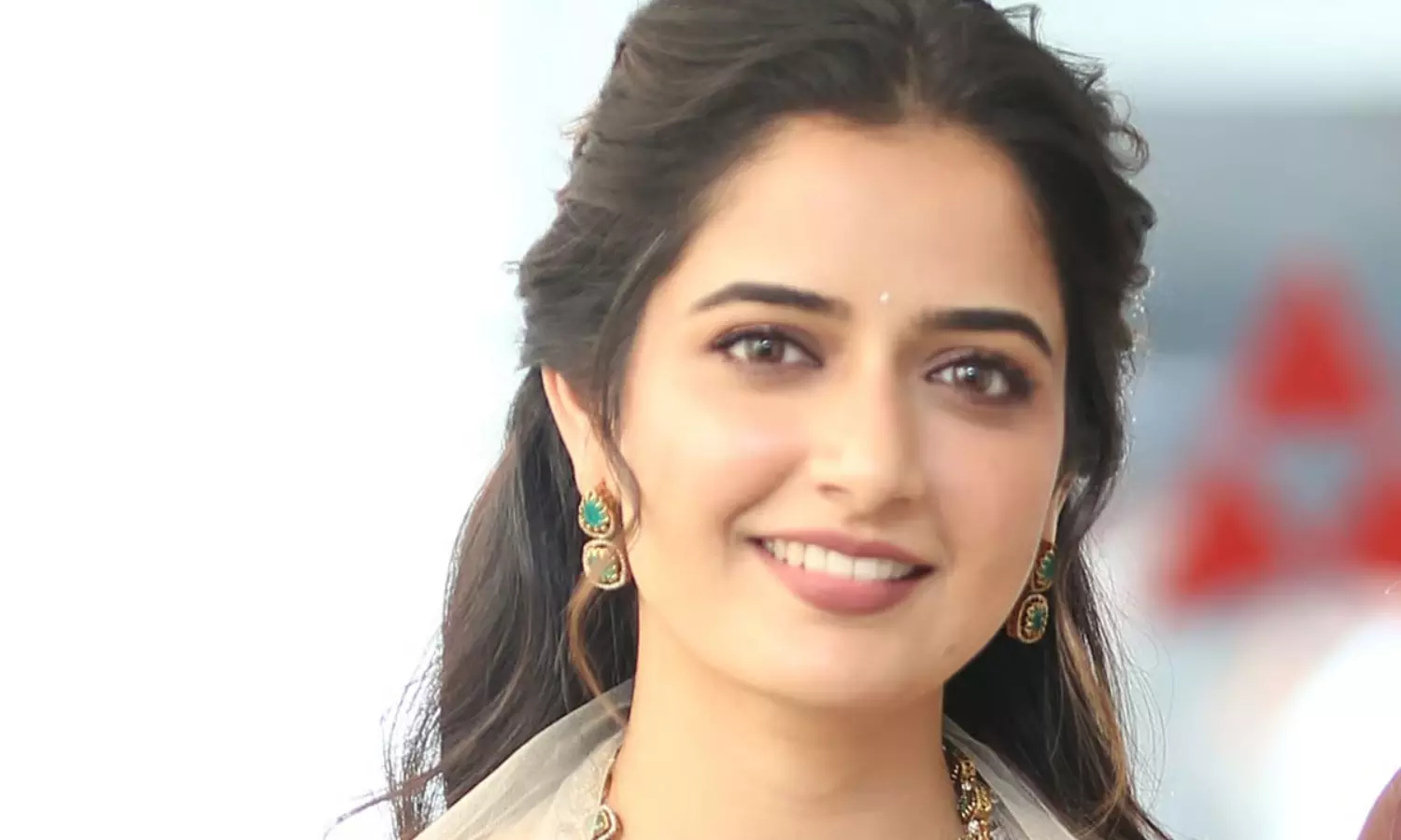 MSGలో నయన్.. BMWలో ఆషిక MSGలో నయన్.. BMWలో ఆషిక