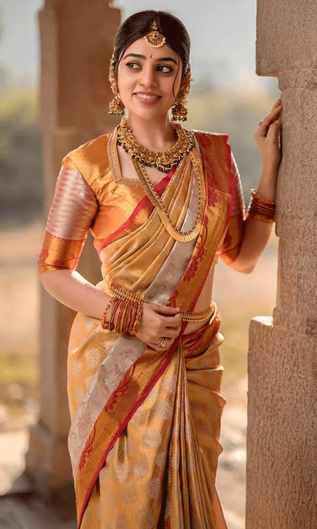 Bandhavi Sridhar Radiates Timeless Elegance in Traditional Attire