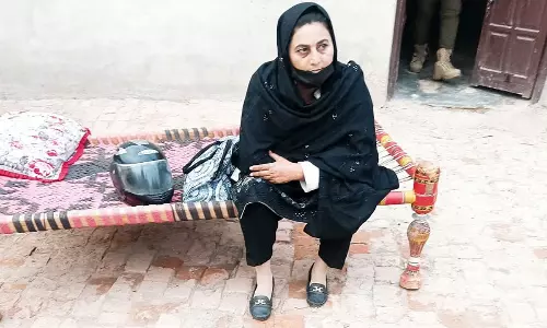 పాక్ నుంచి వెళ్లిపో భారత్ మహిళ... నేను వెళ్లను, ఇక్కడే ఉంటాను!