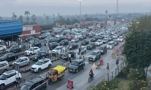శనివారం ఒక్క రోజు 71 వేలకు పైగా వాహనాలు.. కిక్కిరిసిన హైవే.
