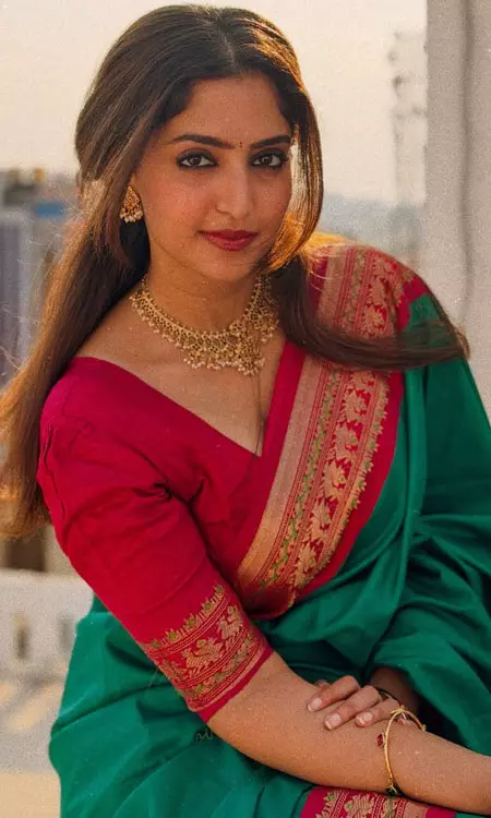 Reba Monica John Wears Mothers 30-Year-Old Wedding Saree