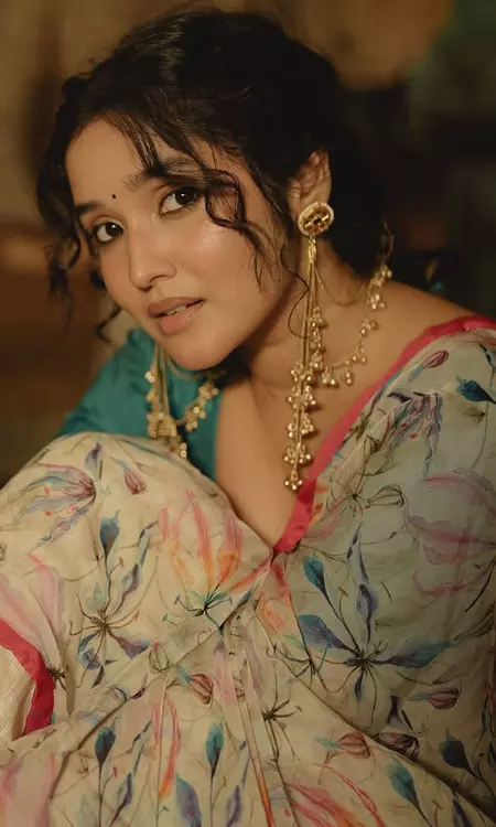 Anikha Surendran Celebrates Pongal in Elegant Saree Photos