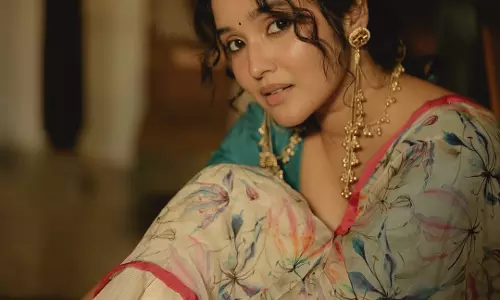 Anikha Surendran Celebrates Pongal in Elegant Saree Photos