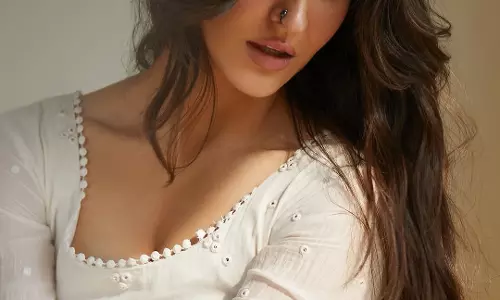 Elli AvrRam Mesmerizes with Ethnic-Chic Look in White Ensemble