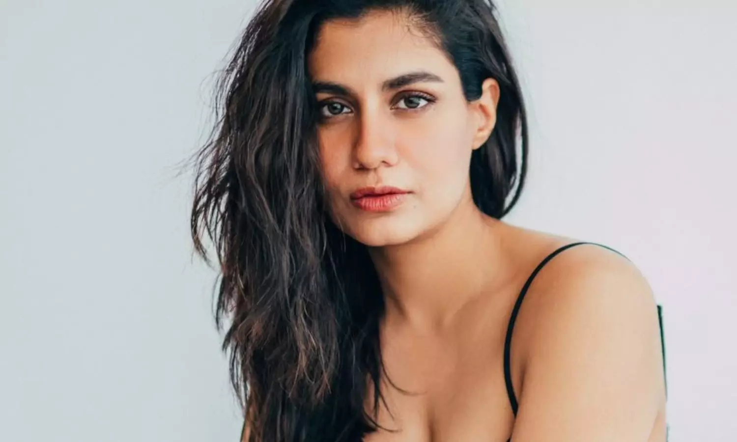 తెలుగ‌మ్మాయి గ్లామ‌ర్ షో త‌గ్గేదేలే!