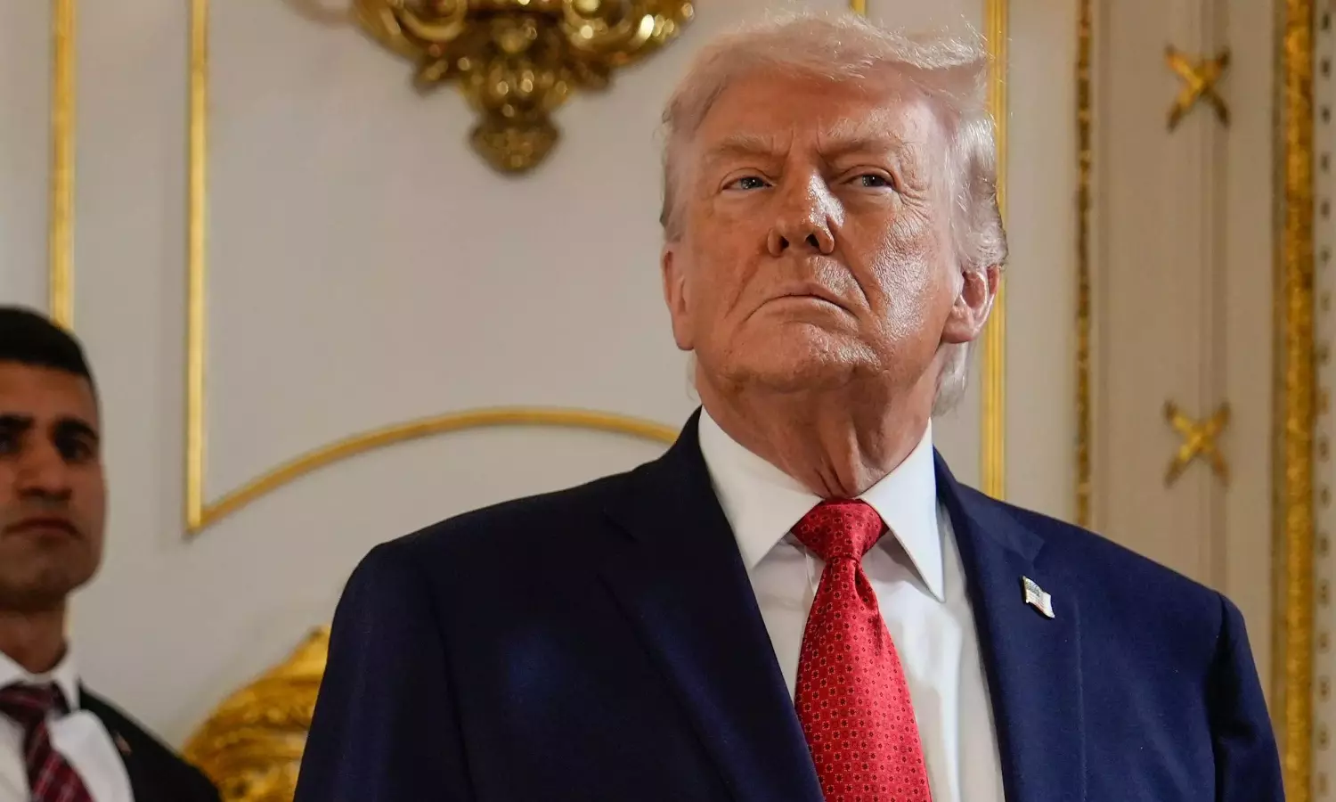 క్రెడిట్ కార్డులపై ట్రంప్ 10 శాతం పంజా..  వాల్‌స్ట్రీట్‌లో వణుకు!