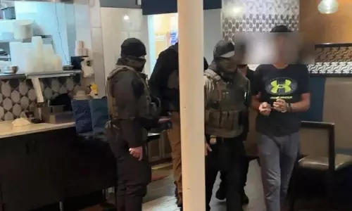 అమెరికాలో భారతీయ విద్యార్థుల అరెస్ట్: వీసా నిబంధనల ఉల్లంఘనే కారణమా?