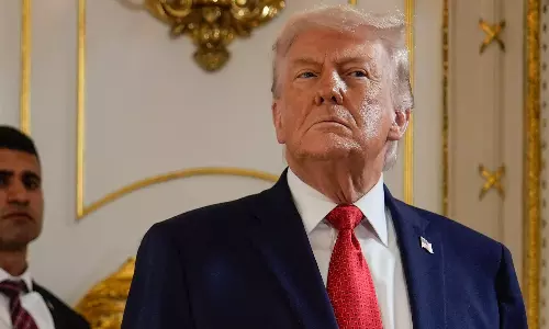 క్రెడిట్ కార్డులపై ట్రంప్ 10 శాతం పంజా..  వాల్‌స్ట్రీట్‌లో వణుకు!