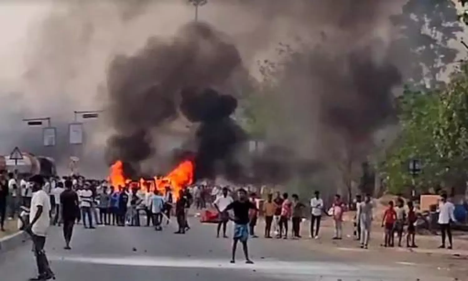 భారత్-బంగ్లా మధ్యలోని చికెన్ నెక్ నిర్బంధం.. కుట్రకోణం..? తీవ్ర ఉద్రిక్తతలు