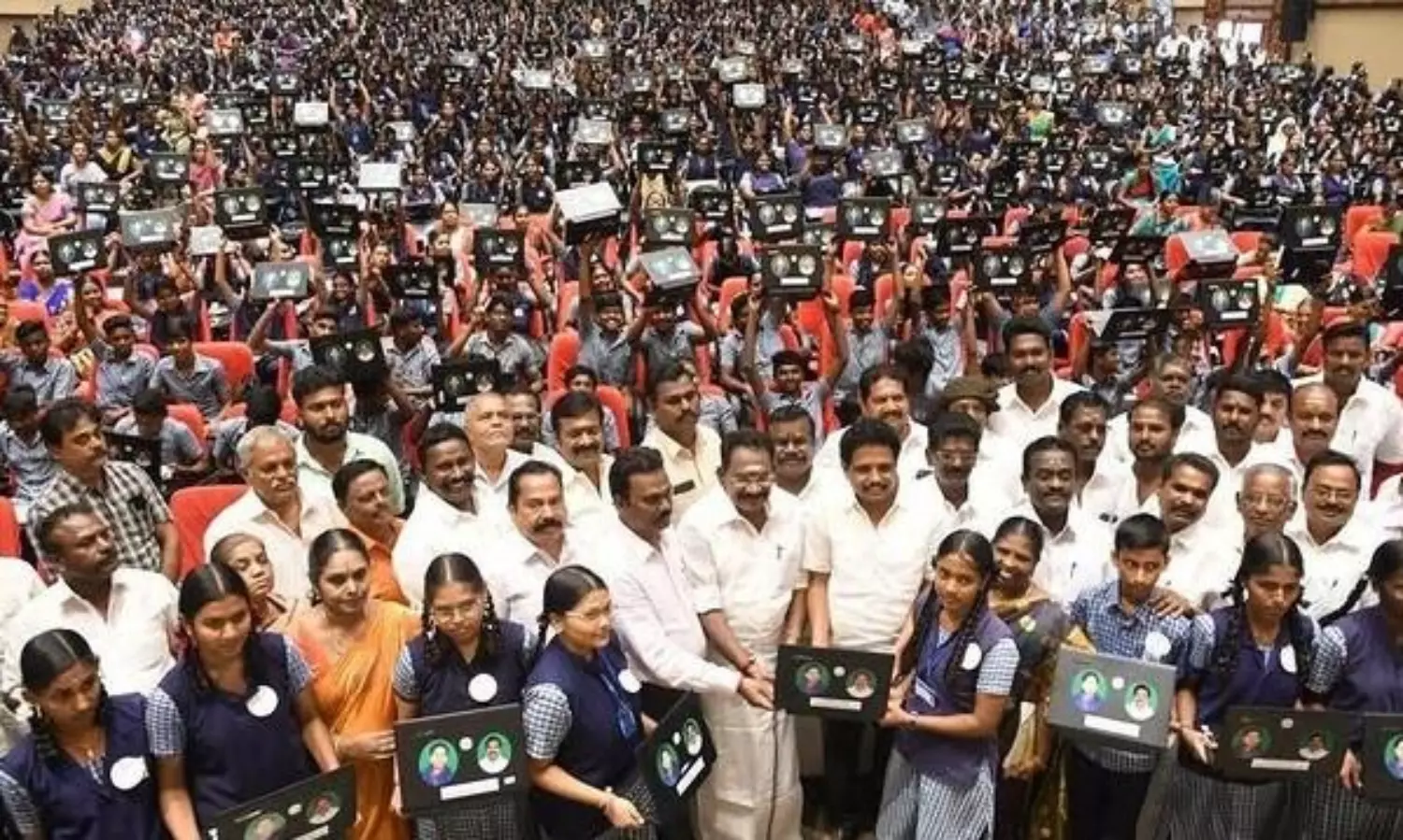 20 లక్షల మంది విద్యార్థులకు ల్యాప్ టాప్ లు..