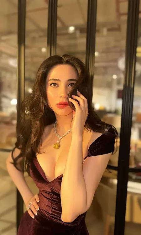 Zara Khan’s Star Power on Full Display