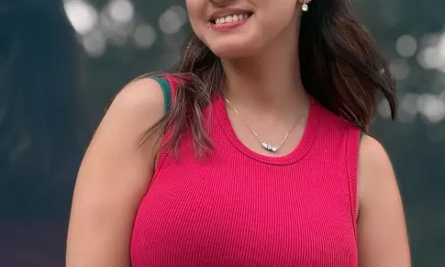 Priyanka Kholgade Shines in Pink Vibe : A Glamorous Spotlight