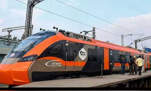 రైలు ప్రయాణికులకు శుభవార్త.. నోరూరిస్తున్న వందేభారత్ స్లీపర్ ఫుడ్ మెనూ..