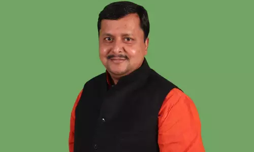 లక్కీ హ్యాండ్...బీజేపీ అధ్యక్షుడి బ్యాక్ గ్రౌండ్