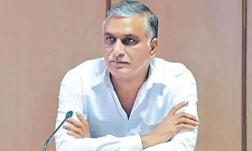 ఫోన్ ట్యాపింగ్ కేసులో బిగ్ ట్విస్ట్: హరీశ్ రావుకు సిట్ నోటీసులు