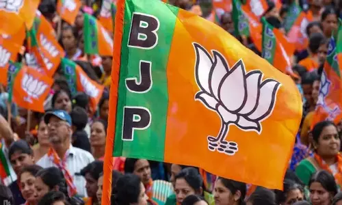 ఏపీలో రాజకీయ సంచలనాలు...బీజేపీ సంకేతాలు !