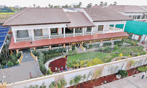 మాజీ సీఎం ఇంటి వద్ద చెలరేగుతున్న దొంగలు..పోలీసులు ఏం చేస్తున్నట్లు?