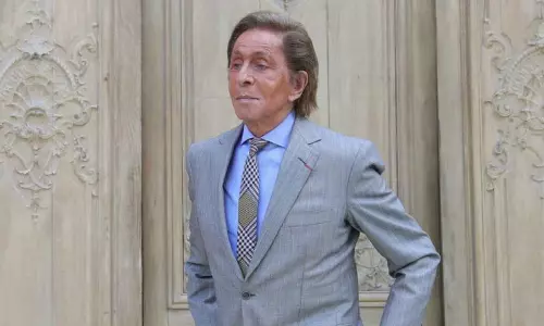 93 ఏళ్ల ప్రముఖ ఫ్యాషన్ డిజైనర్ ఇకలేరు... ఈయన డిజైన్స్ లెక్కే వేరు!