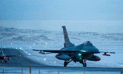 గ్రీన్‌లాండ్‌పై అమెరికా కన్ను: ఆర్కిటిక్‌లో యుద్ధ మేఘాలు.. అసలేం జరుగుతోంది?