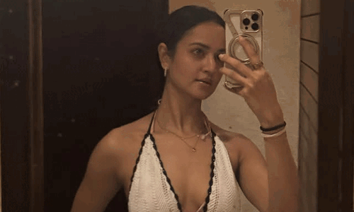 ఫోటోటాక్ : లవ్లీ బ్యూటీ మిర్రర్‌ షో అదుర్స్‌