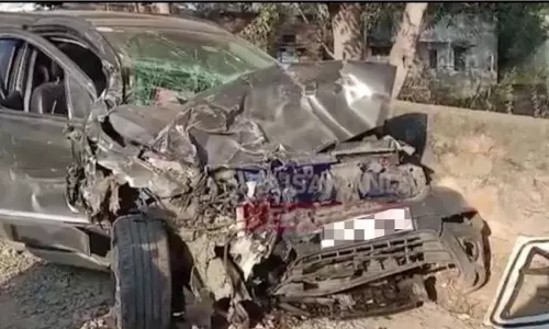 చేతిలో సిగరెట్, కారులో మ్యూజిక్, స్పీడ్ 140... షాకింగ్  వీడియో!