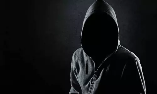 ఇద్దరు బీటెక్  స్టూడెంట్స్  తో మంచంపై భార్య... భర్త షాకింగ్  నిర్ణయం!