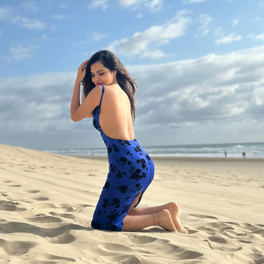 Ashu Reddy’s Stunning Summer Beachside Glamour Ashu Reddy’s Stunning Summer Beachside Glamour
