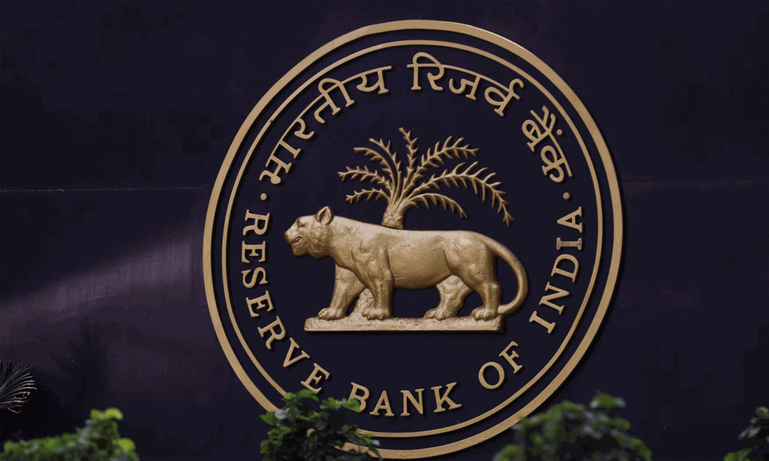 ఎన్ఆర్ఐ డిపాజిట్లకు బ్రేక్.. భారత బ్యాంకుల్లో తగ్గిన విదేశీ భారతీయుల పెట్టుబడులు! ఎన్ఆర్ఐ డిపాజిట్లకు బ్రేక్.. భారత బ్యాంకుల్లో తగ్గిన విదేశీ భారతీయుల పెట్టుబడులు!