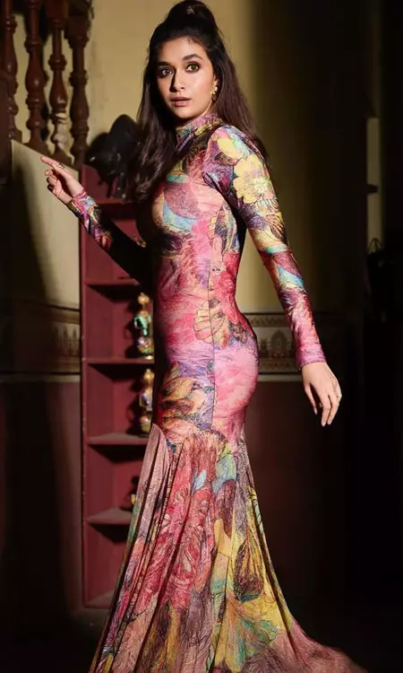 Elegance Meets Stardom: Keerthy Suresh’s Stunning Look Goes Viral