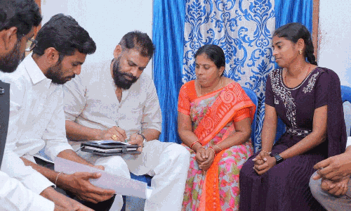 మొన్న ఇచ్చిన మాట కోసం.. నేడు కార్య‌క‌ర్త కోసం.. ప‌వ‌న్ ఏం చేశారంటే!