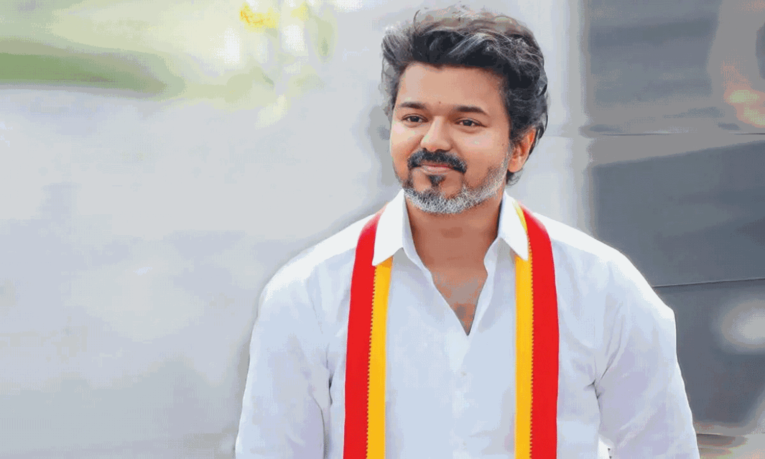 విజయ్ విజిల్ వేయిస్తారా ? విజయ్ విజిల్ వేయిస్తారా ?