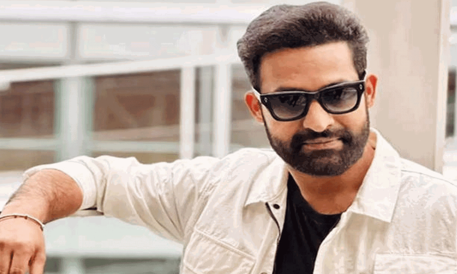 ఫస్ట్ టైం జూనియర్ ఎన్టీఆర్ ఇలా.. ఎందుకీ మార్పు! ఫస్ట్ టైం జూనియర్ ఎన్టీఆర్ ఇలా.. ఎందుకీ మార్పు!