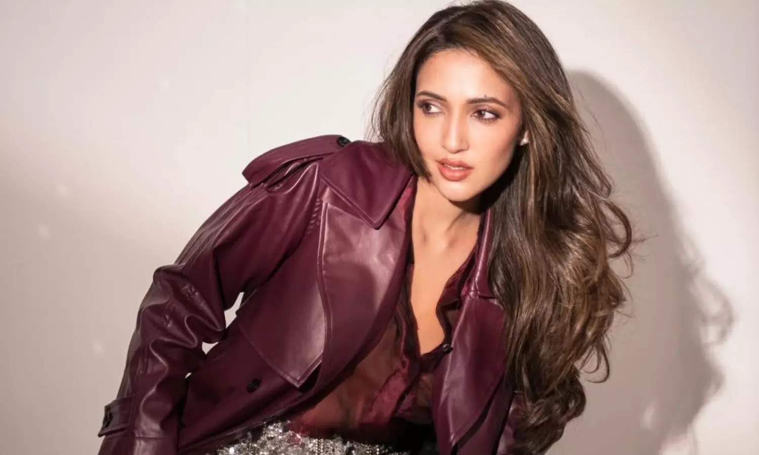 ష్.. అందాలతో చెమటలు పట్టిస్తున్న లేడీ బాస్ !