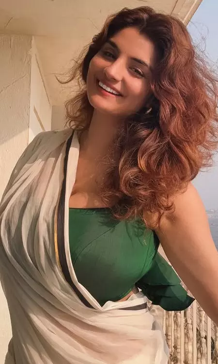 Anveshi Jains Stunning Balcony Look