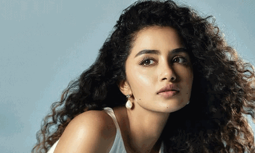 కర్లీ కళ్యాణి అందాలు చూశారా?