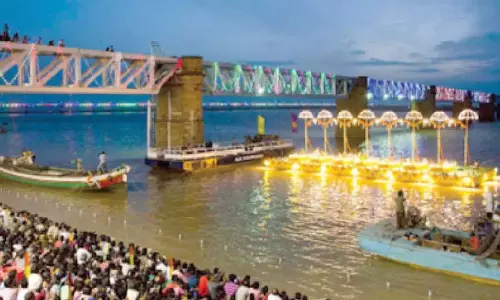 కుంభమేళాను మరిపించేలా గోదావరి పుష్కరాలు