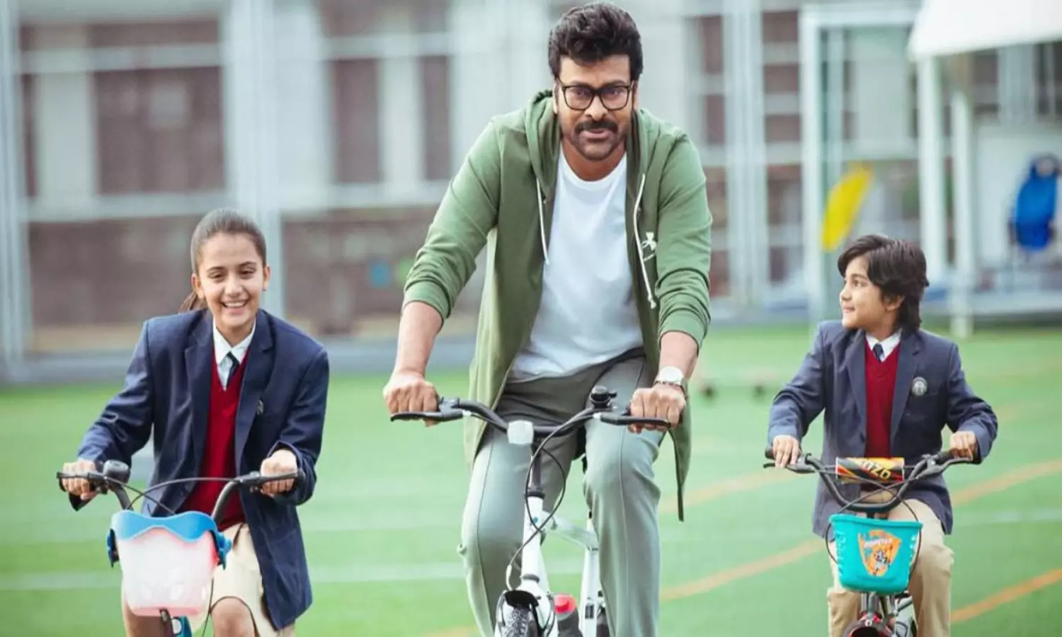 మన శంకరవరప్రసాద్ గారు టికెట్ ధరల వివాదం: హైకోర్టు కీలక ఆదేశాలు! మన శంకరవరప్రసాద్ గారు టికెట్ ధరల వివాదం: హైకోర్టు కీలక ఆదేశాలు!