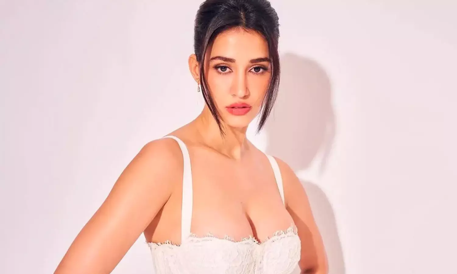 స్నేహానికి మించి అడుగు వేయాలి.. మనసు విప్పిన దిశా పటానీ స్నేహానికి మించి అడుగు వేయాలి.. మనసు విప్పిన దిశా పటానీ