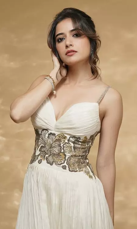 Ashika Ranganath Shines in Timeless Style